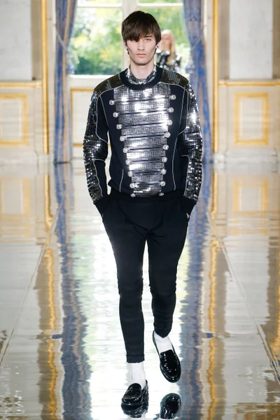 Look 100